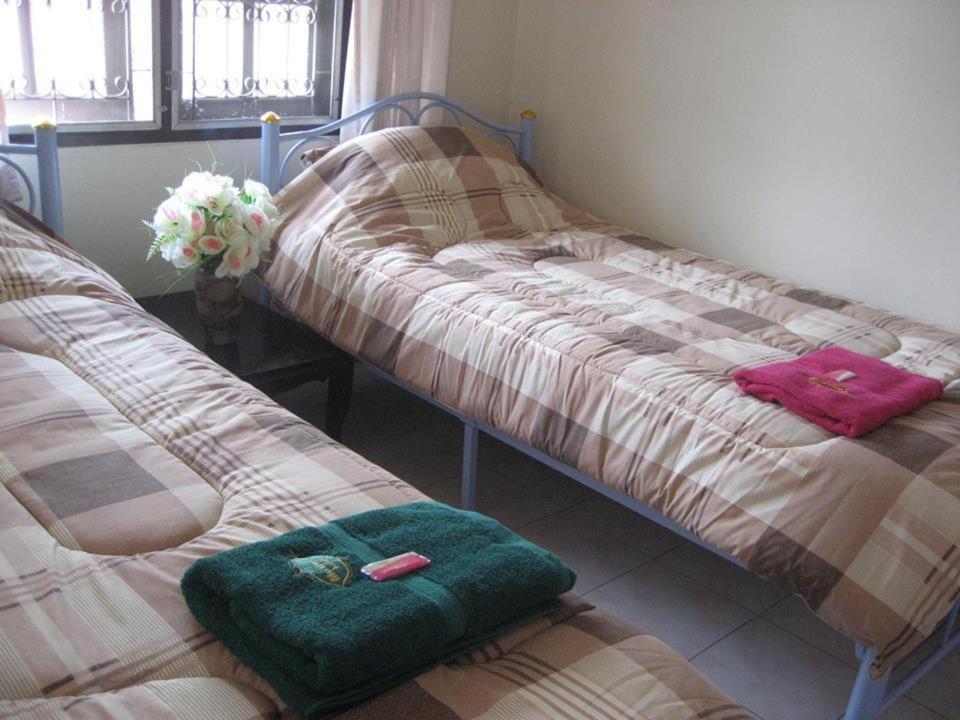 Srikrung Guesthouse Phra Nakhon Si Ayutthaya Zimmer foto